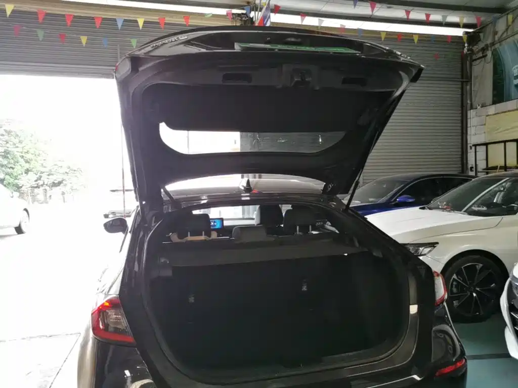 Photo 18 - Honda Civic
