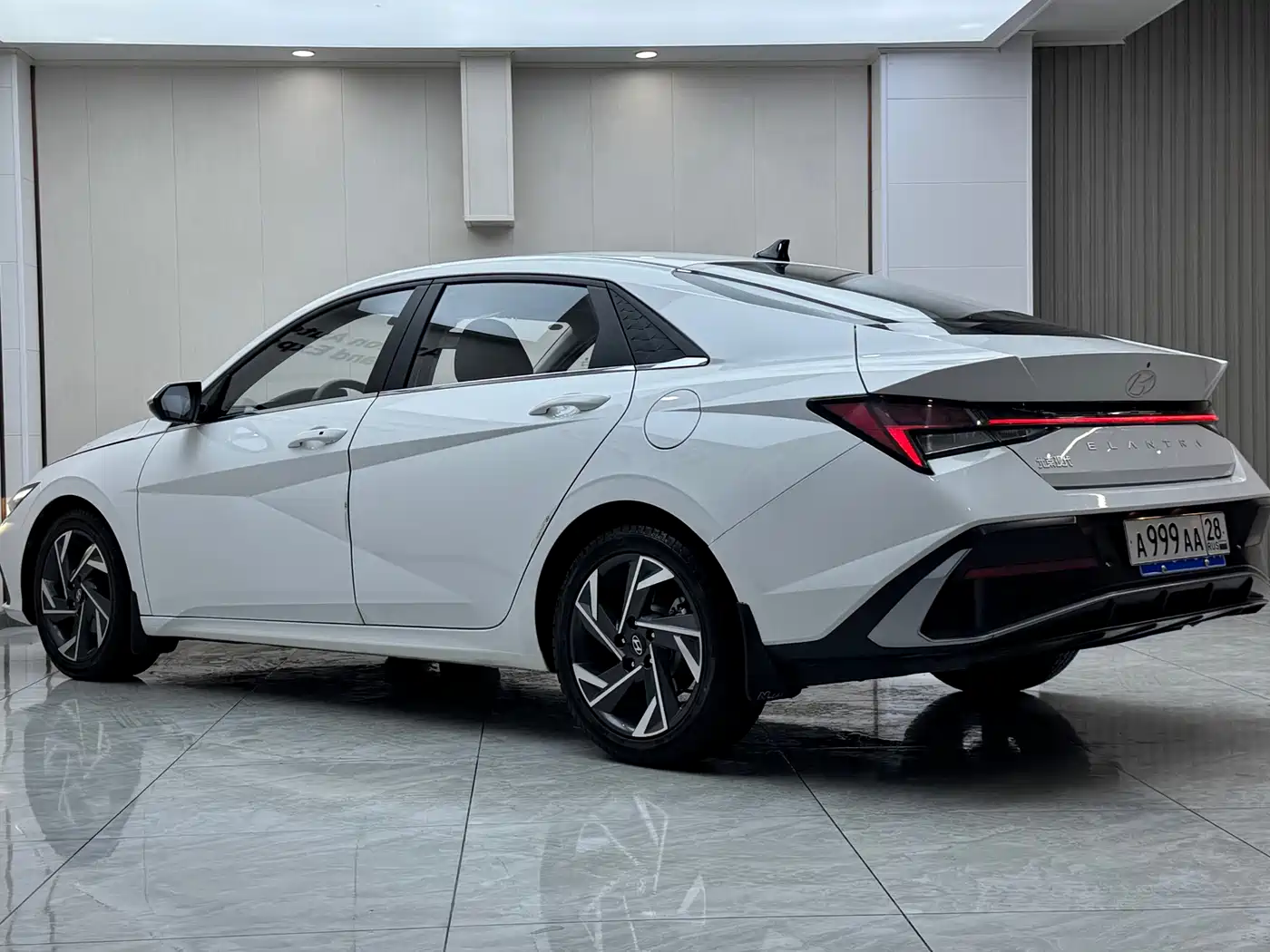 Hyundai Elantra 2023 Model 1.5L CVT LUX Premium Edition фото 6