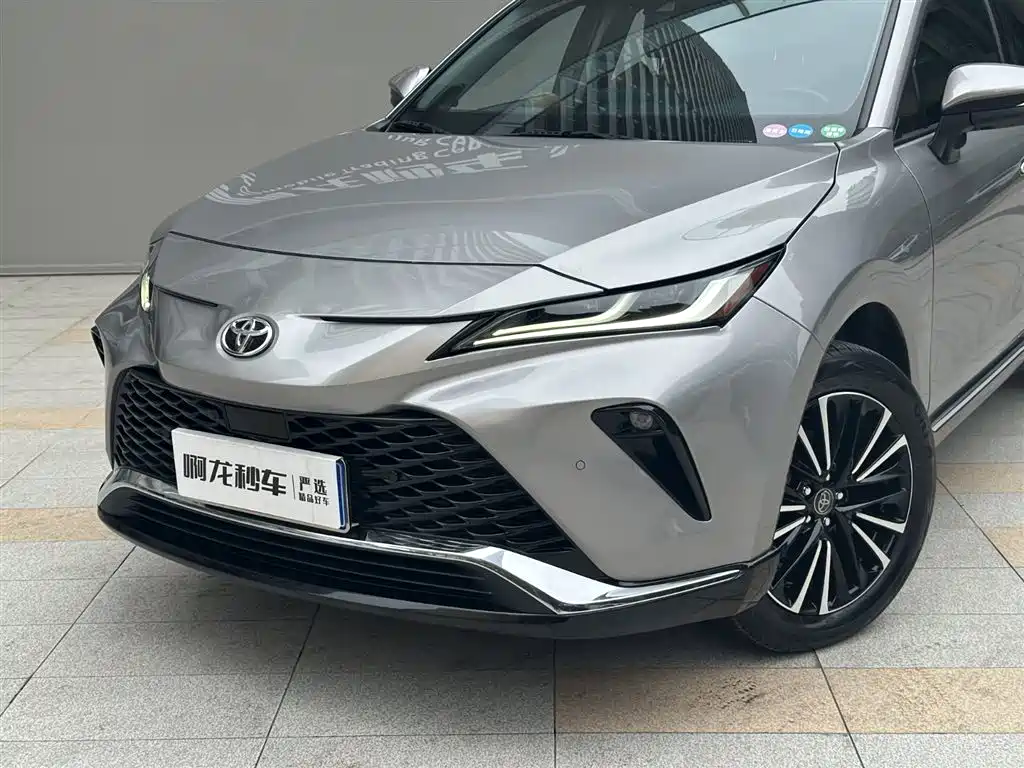 Toyota Venza 2022 2.0L CVT 2WD Premium фото 2