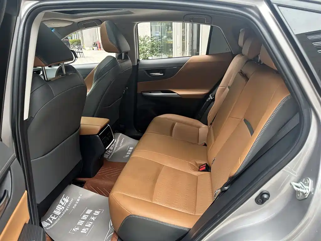 Toyota Venza 2022 2.0L CVT 2WD Premium фото 12