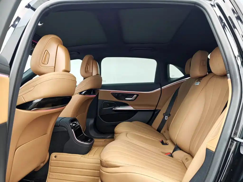 Photo 6 - Mercedes-Benz E-Class
