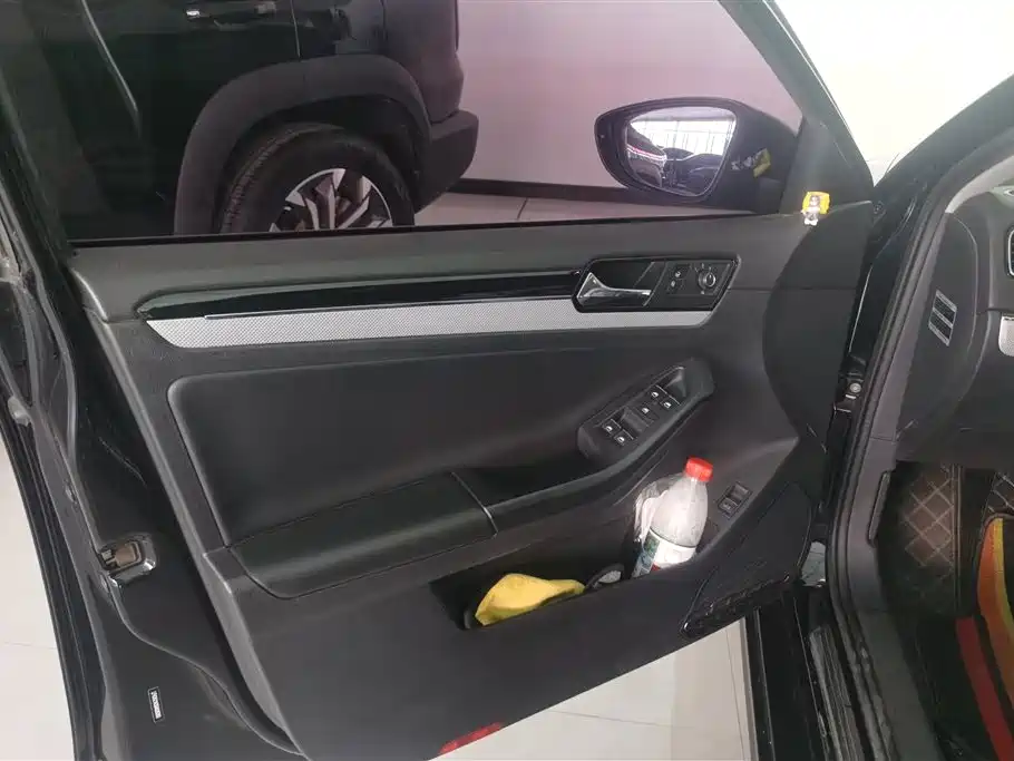 Volkswagen Sagitar 2015 1.6L Automatic Comfort фото 7