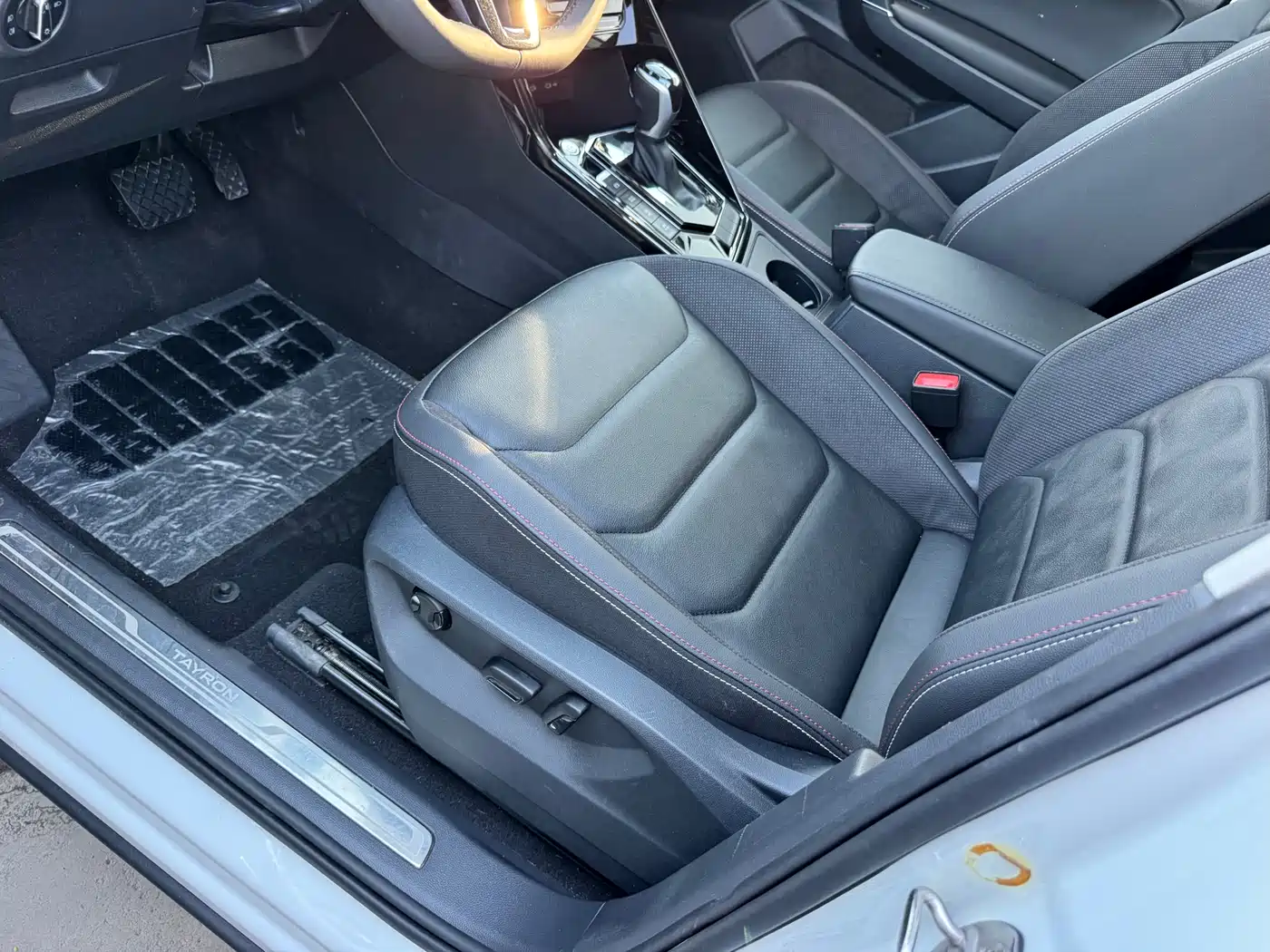 Volkswagen Tayron 2022 330TSI 2WD Luxury Smart Connect Edition фото 6