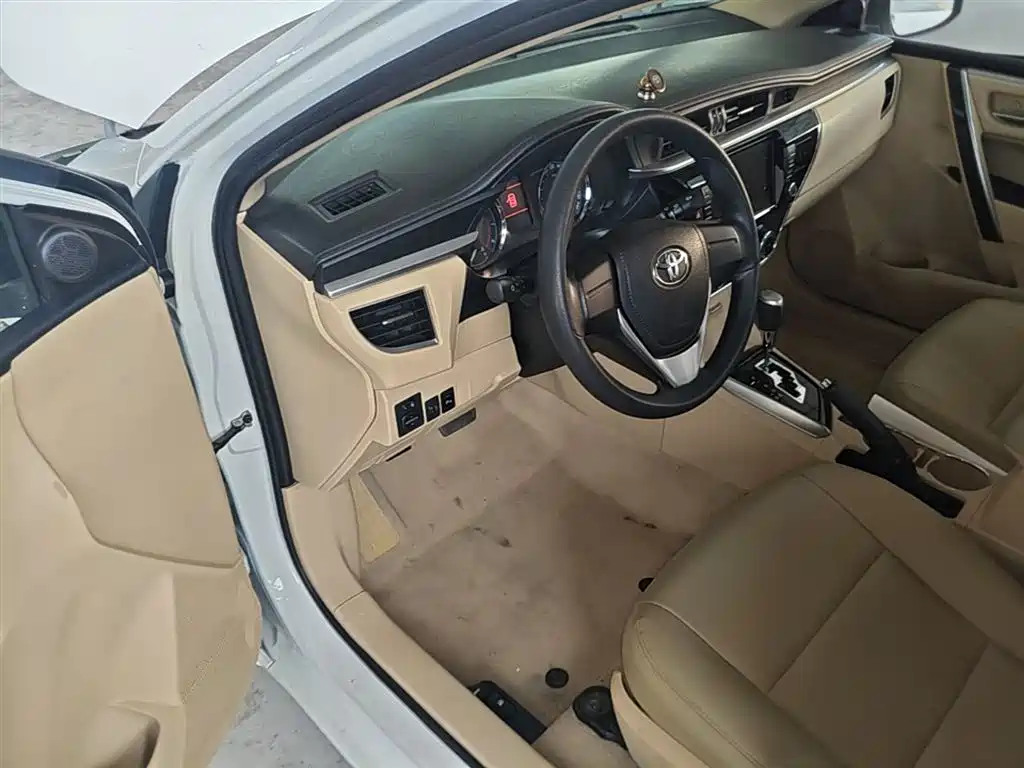 Toyota Corolla 2014 1.6L CVT GL-i фото 16