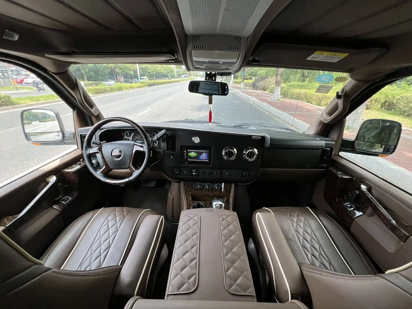 GMC Savana 2018 2017 6.0L G660S Elegance Panoramic Roof Edition