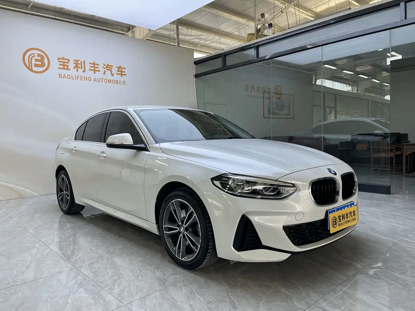 BMW 1 Series 2023 120i M Sport фото 3