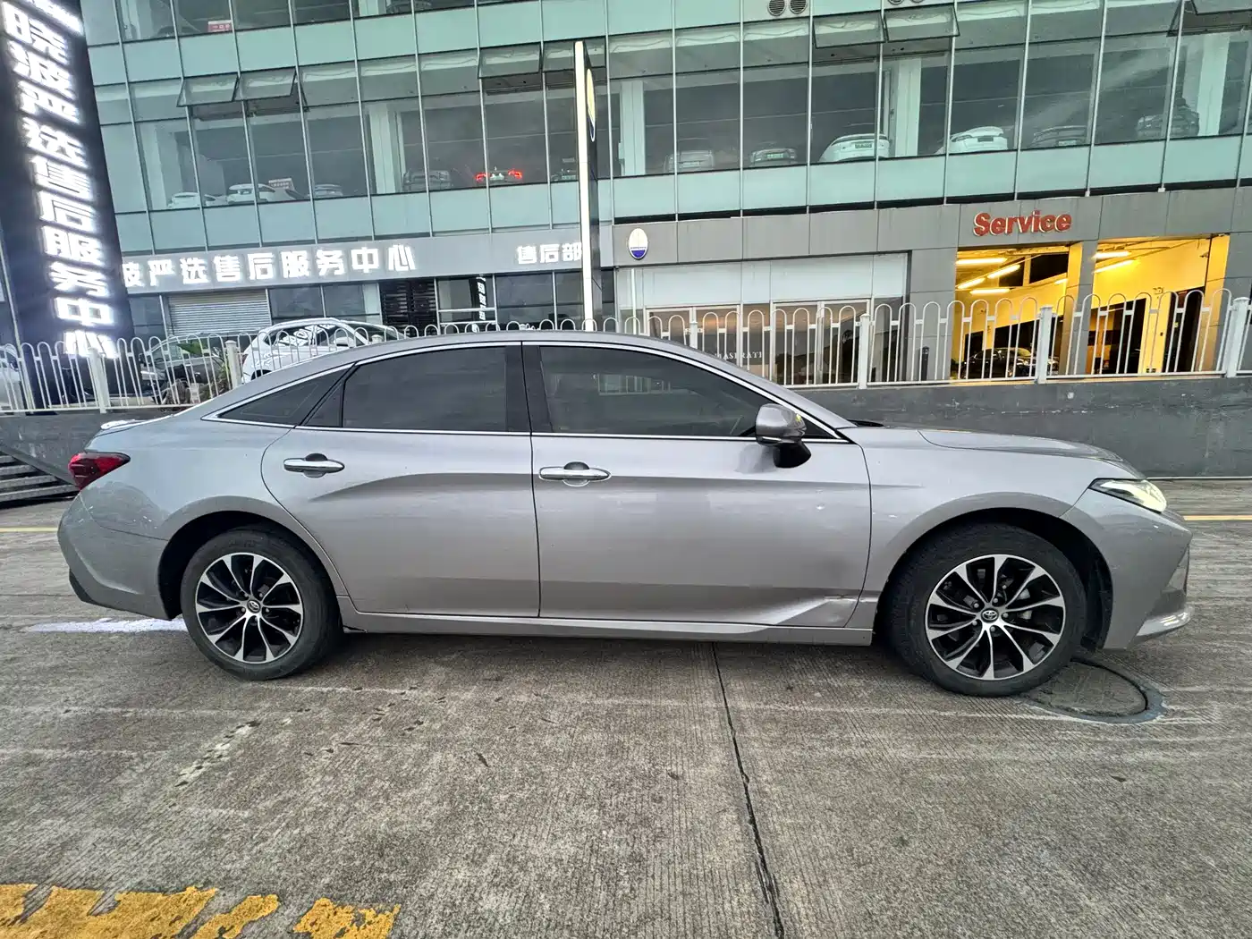 Toyota Avalon 2022 2.5L Luxury Edition фото 4