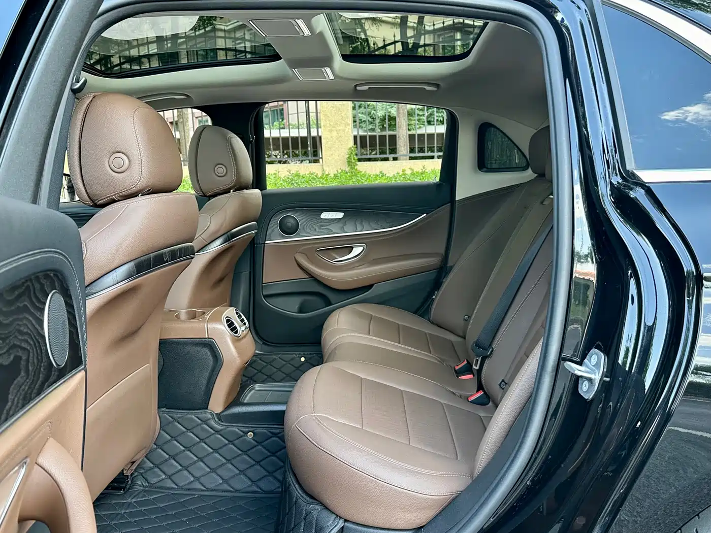 Mercedes-Benz E-Class 2020 Model E 260 L Sport фото 13