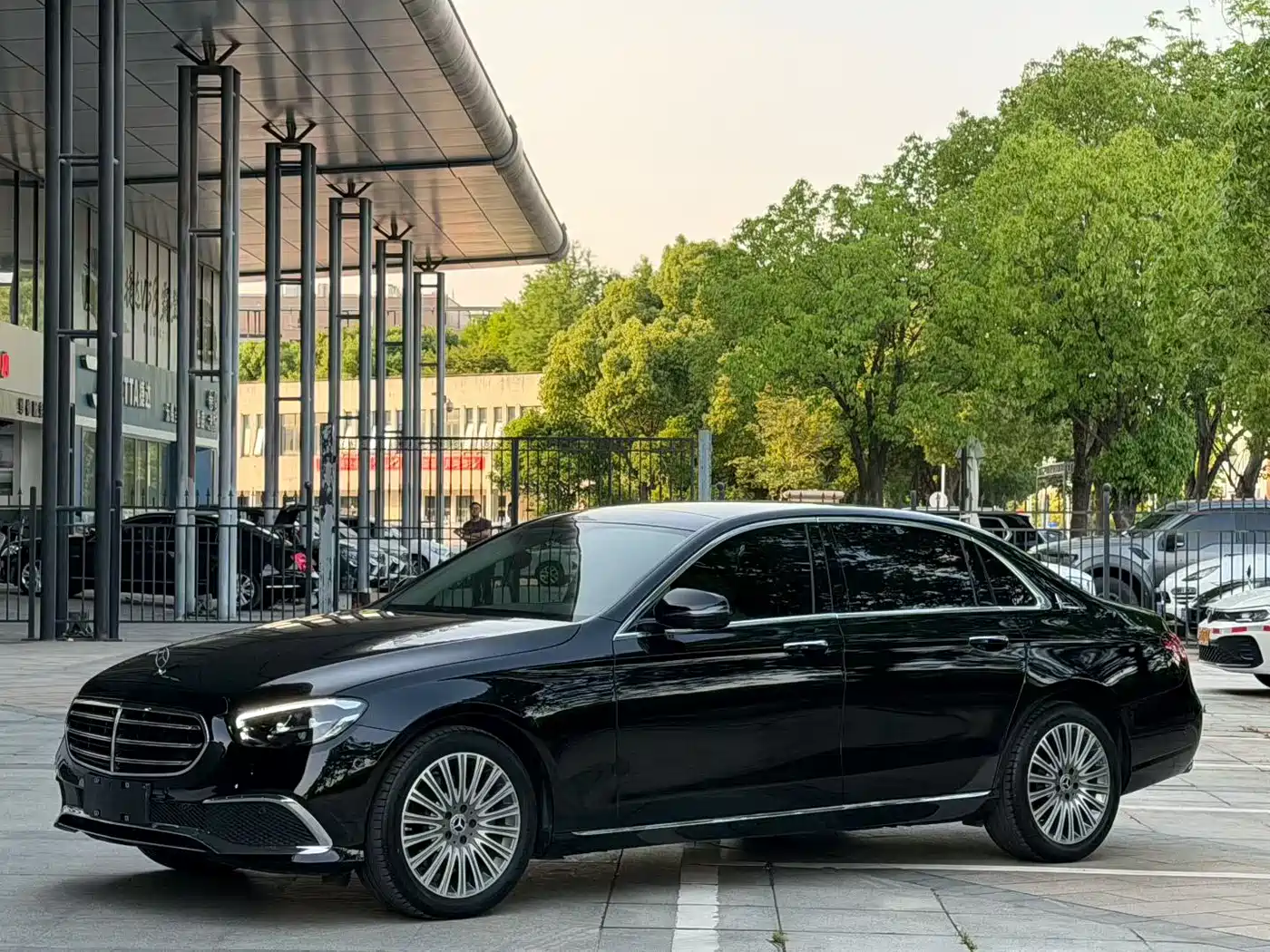 Mercedes-Benz E-Class 2023 E 300 L Luxury фото 2
