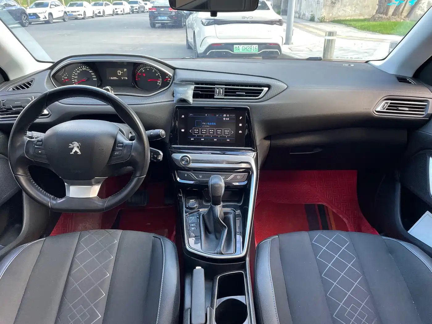 Peugeot 308 2016 1.6L Automatic Luxury фото 4