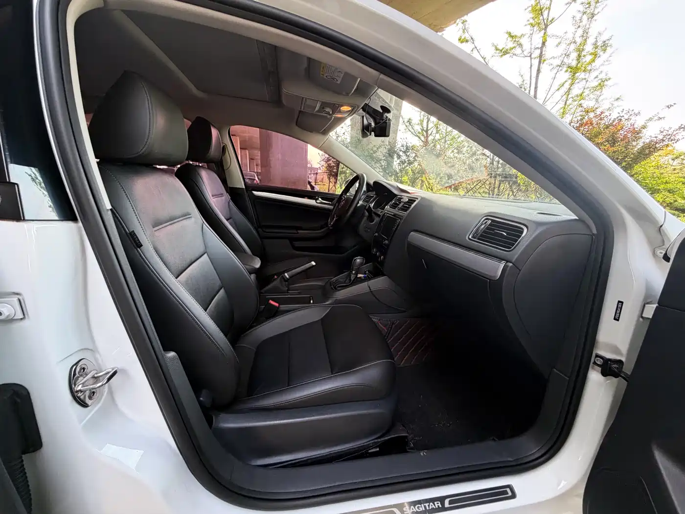 Volkswagen Sagitar 2018 1.6L Automatic Comfort фото 14