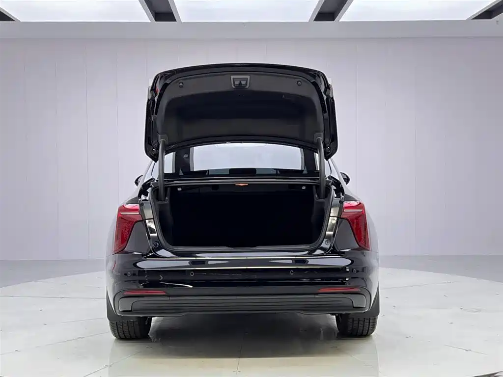 Hongqi H5 PHEV 2025 170 Super Hybrid Edition фото 9