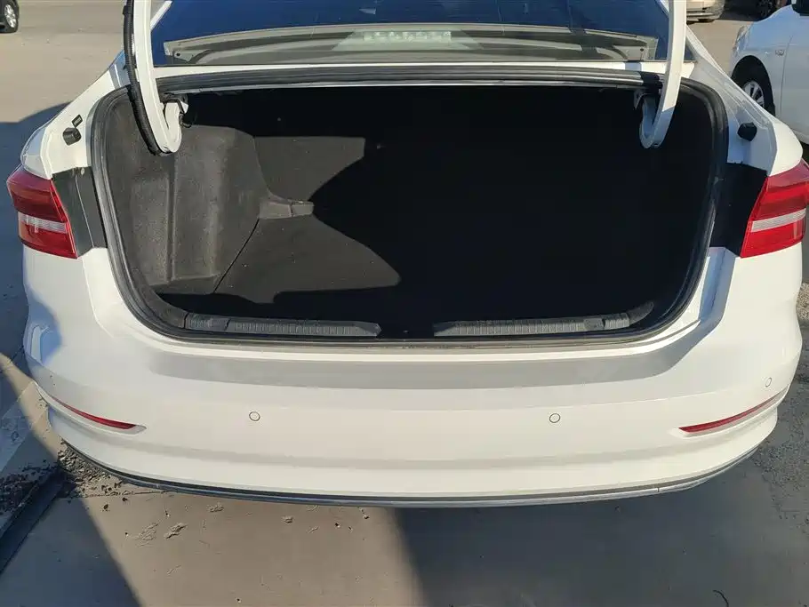 Volkswagen Lavida 2019 1.5L Automatic Comfort Edition China VI фото 4