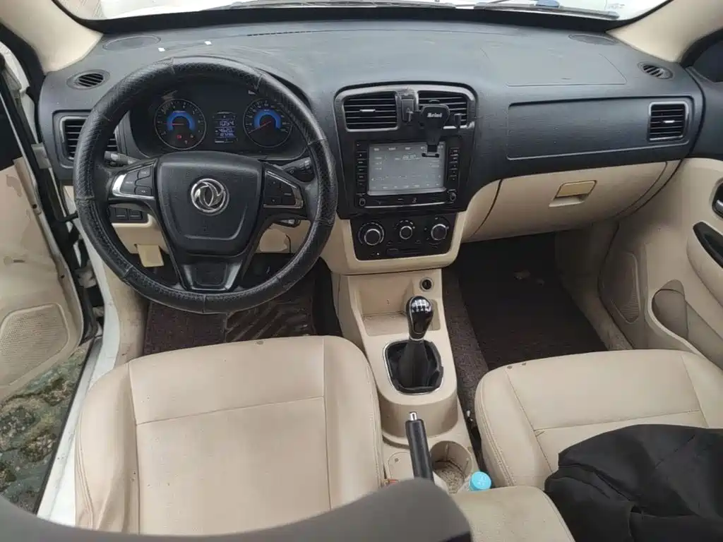 Dongfeng Fengguang Fengguang 360 2015 2015 1.5L Manual Comfort II 7-seater