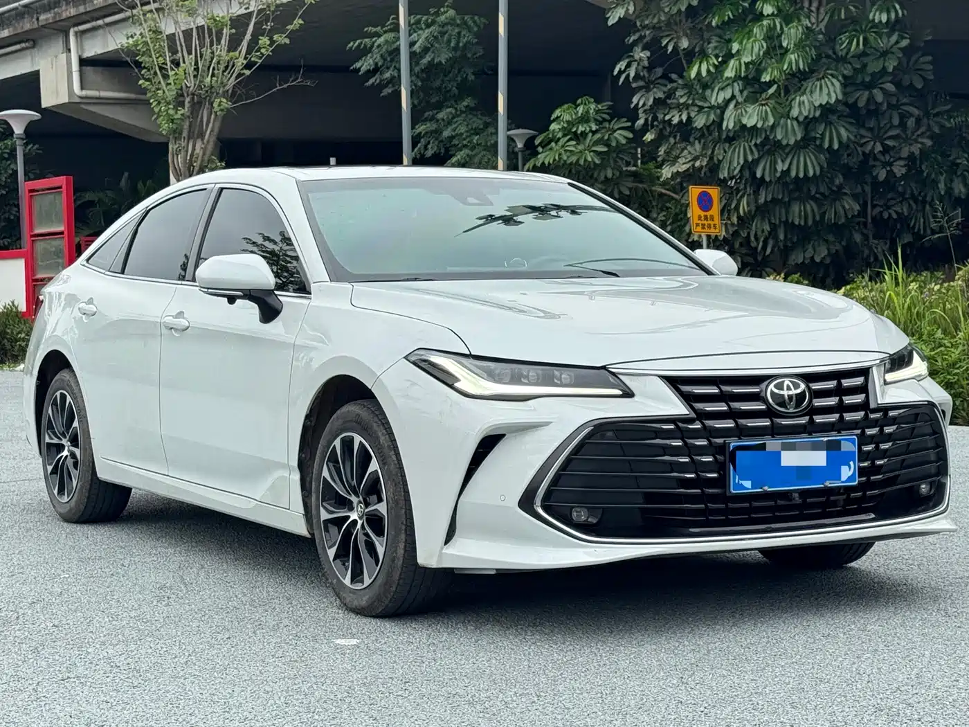 Toyota Avalon 2023 2.0L Premium Selection фото 3