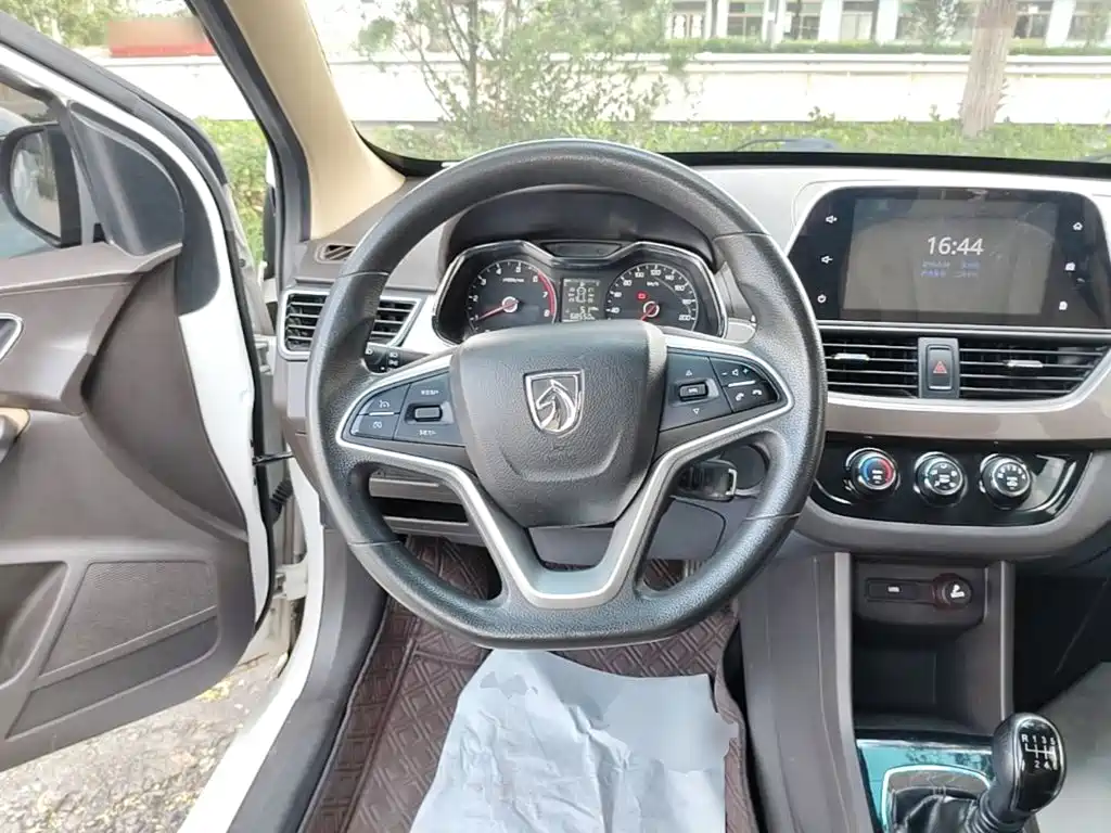 Baojun 310W 2017 2017 1.5L Manual Fashion Edition (China V)
