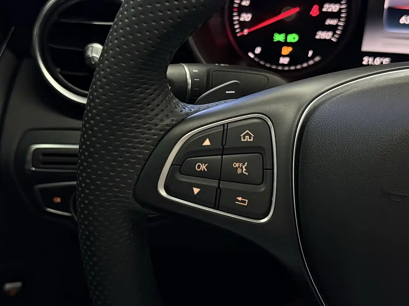 Mercedes-Benz C-Class 2015 Facelift C 180 L Sport фото 9