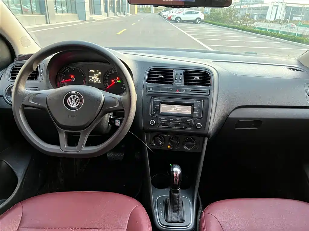 Volkswagen Polo 2018 1.5L Auto Safe Drive фото 8