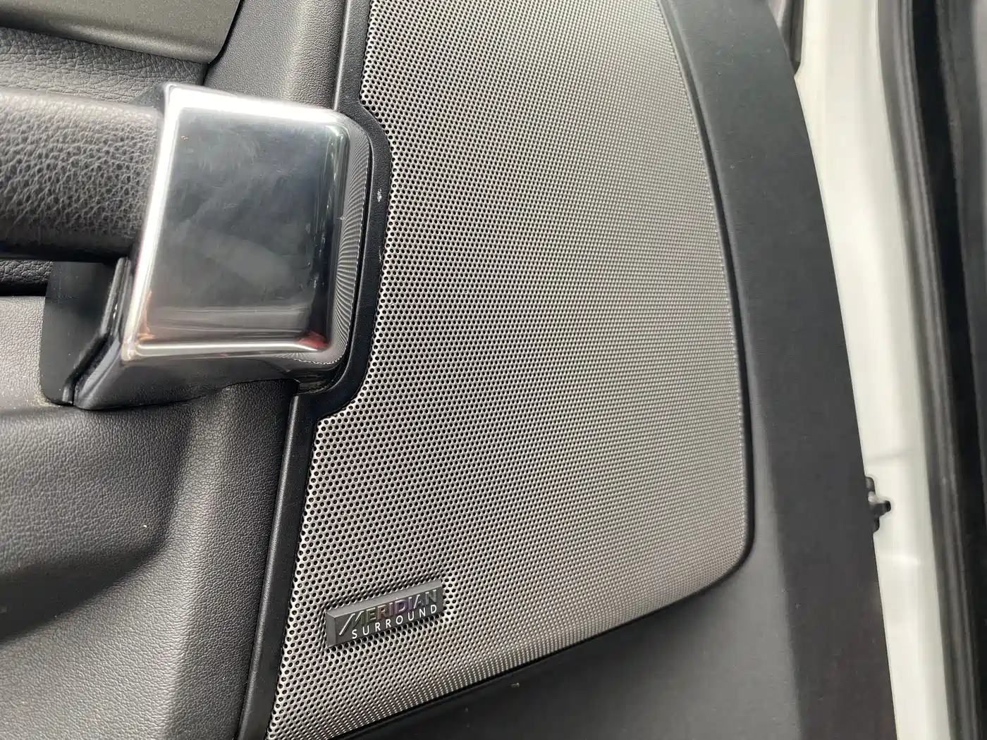 Land Rover Discovery 2016 3.0 SC Gloss Black Collector's Edition HSE фото 17
