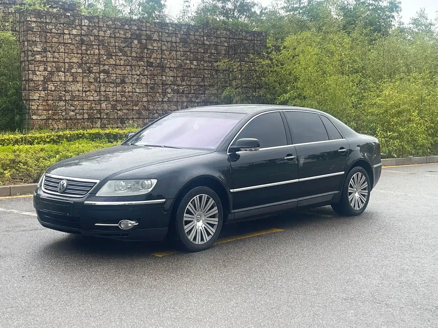Volkswagen Phaeton 2009 Model 4.2L V8 4-seat Extended Executive Edition