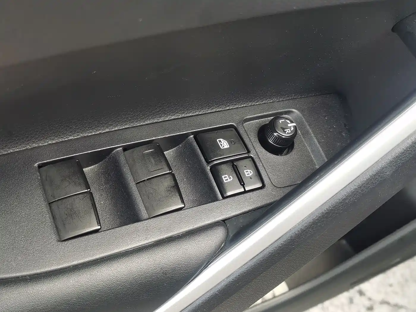 Toyota Corolla Cross 2023 Hybrid 2.0L Pioneer Edition фото 16