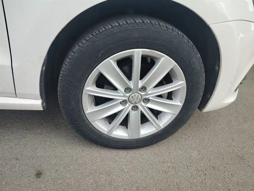 Volkswagen Polo 2016 1.6L Automatic Comfort фото 26