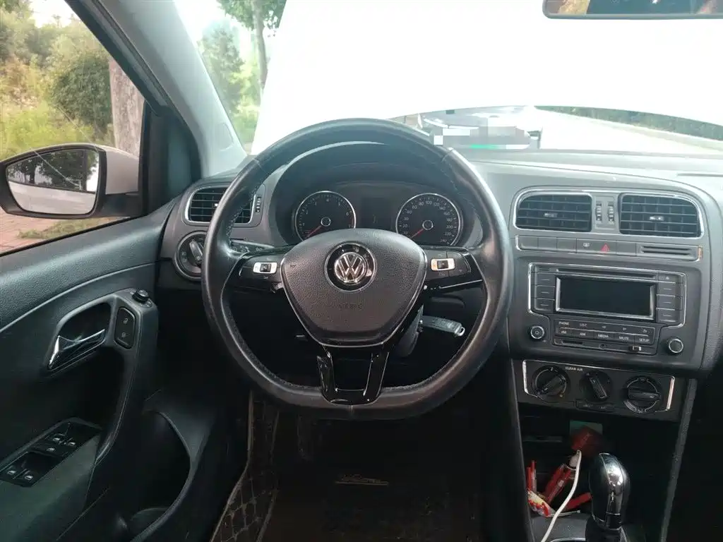 Volkswagen Polo 2016 1.6L Automatic Comfort фото 6
