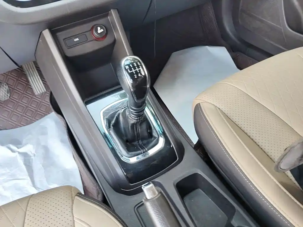 Baojun 310W 2017 2017 1.5L Manual Fashion Edition (China V)
