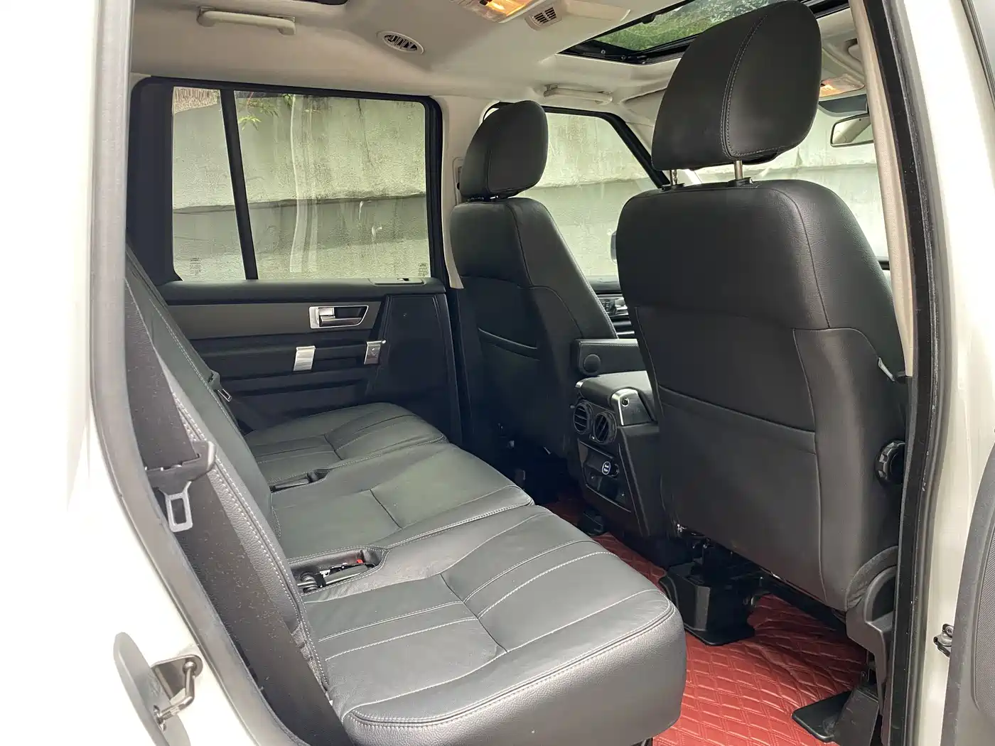 Land Rover Discovery 2016 3.0 SC Gloss Black Collector's Edition HSE фото 8