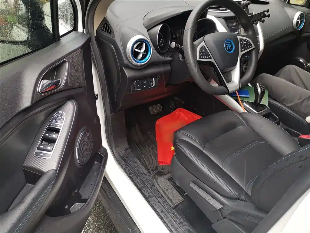 BYD Yuan New Energy 2018 EV360 Smart Connected Cool Edition фото 12