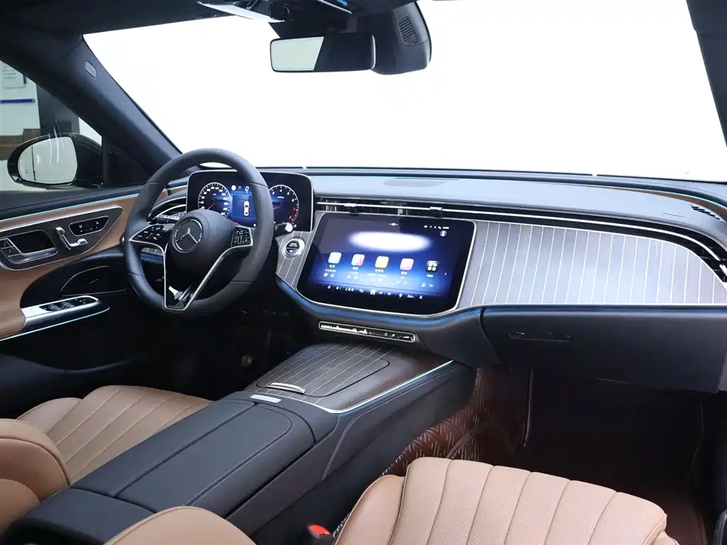 Mercedes-Benz E-Class 2024 E 300 L Fashion фото 19