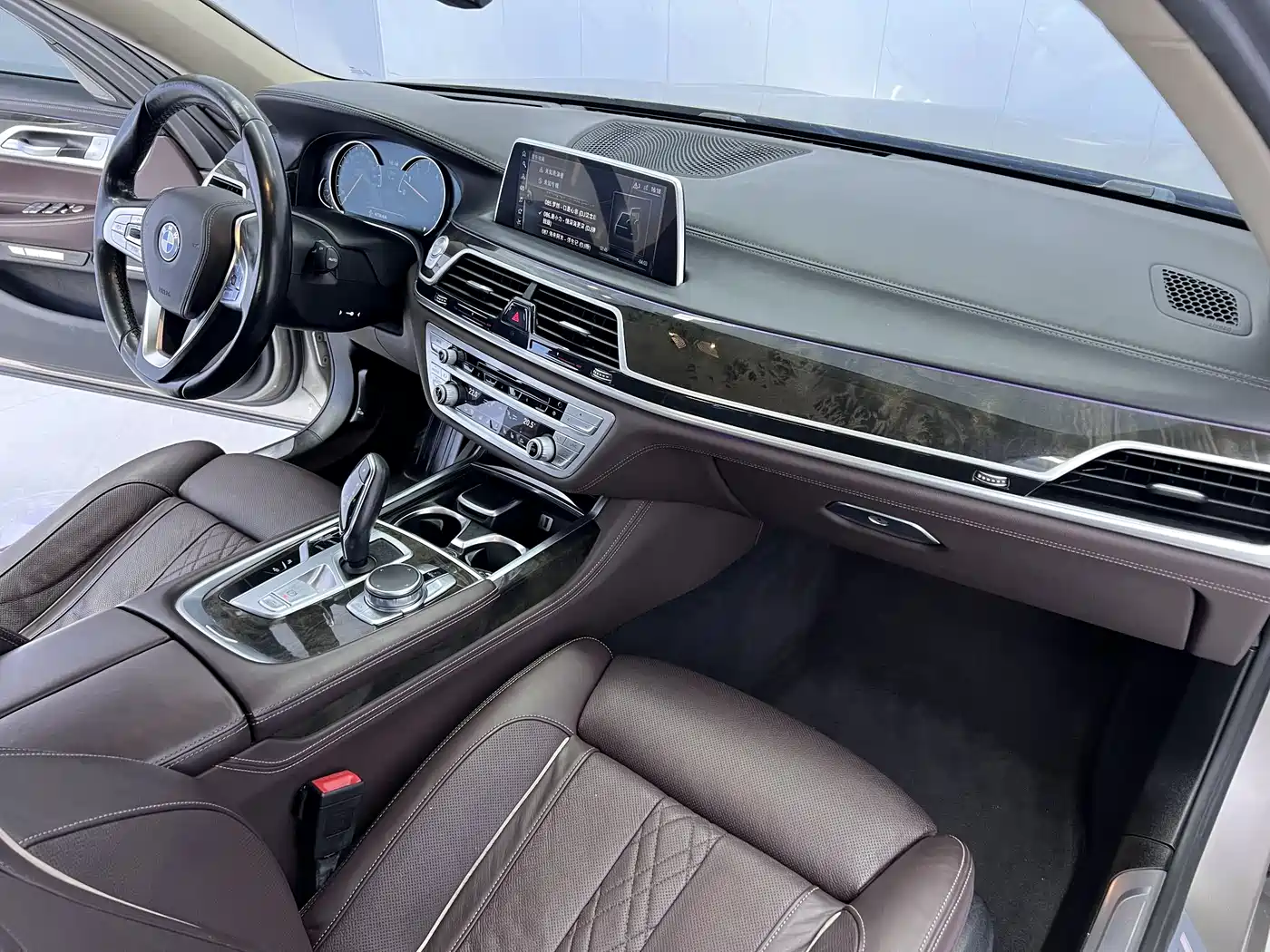 BMW 7 Series 2016 740Li Leading Edition фото 10