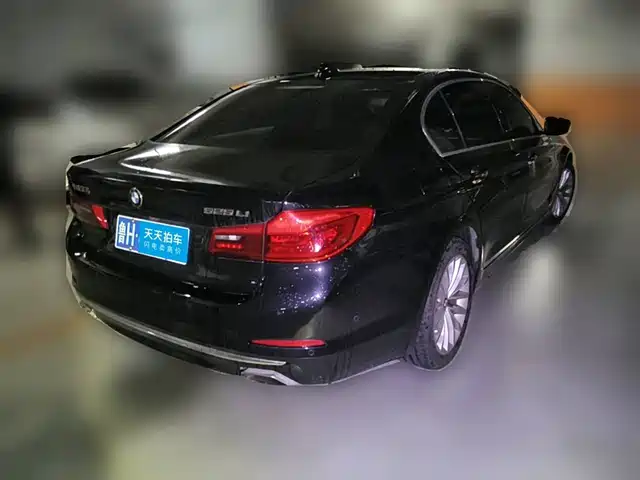 BMW 5 Series 2018 525Li Luxury Package — фото 2