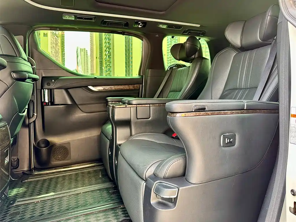 Toyota Vellfire 2019 Hybrid 2.5L HV Premium Edition фото 12