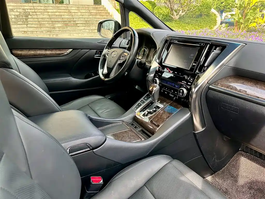 Toyota Vellfire 2019 Hybrid 2.5L HV Premium Edition фото 11