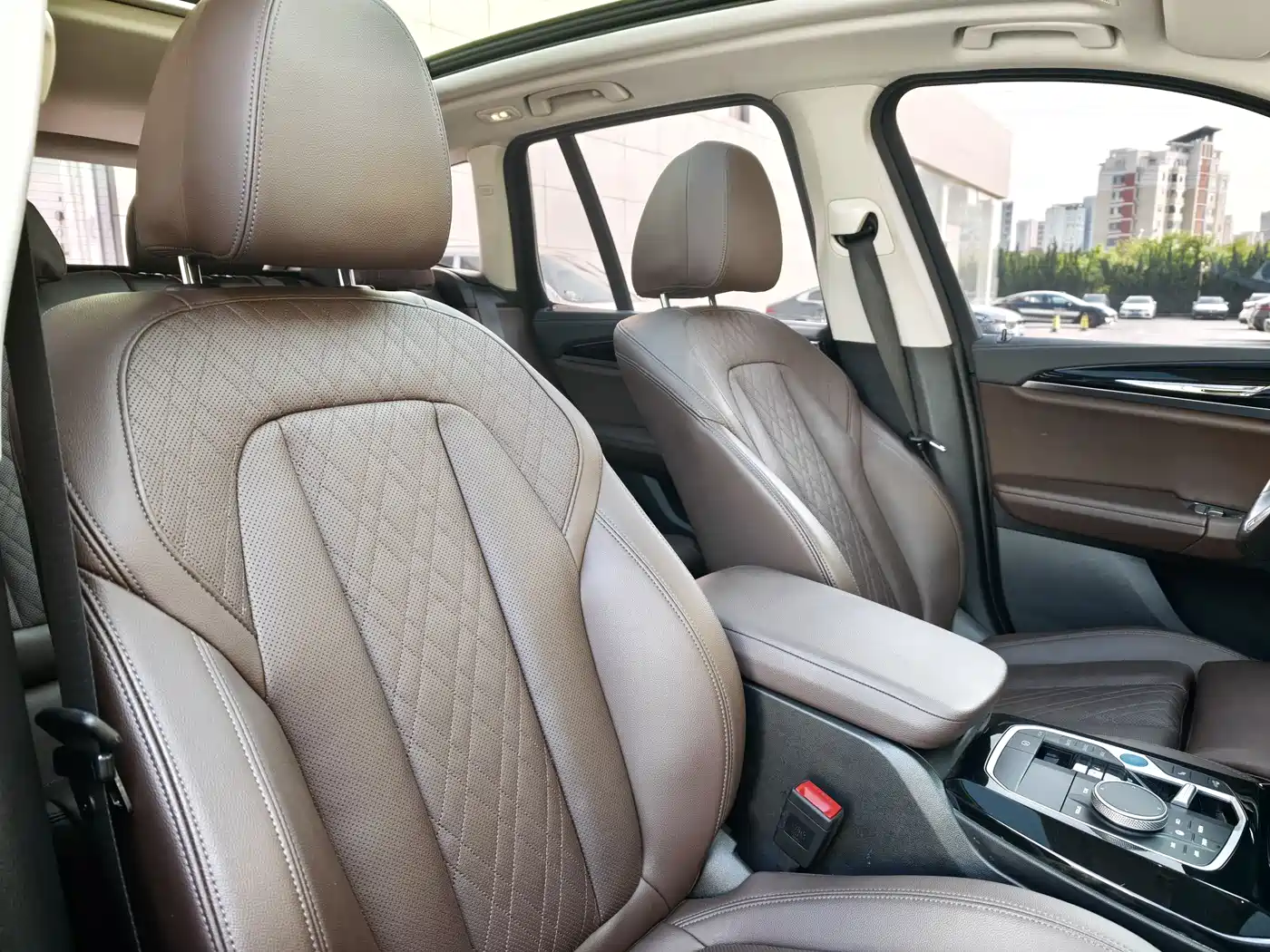 BMW iX3 2024 Leading Edition фото 17