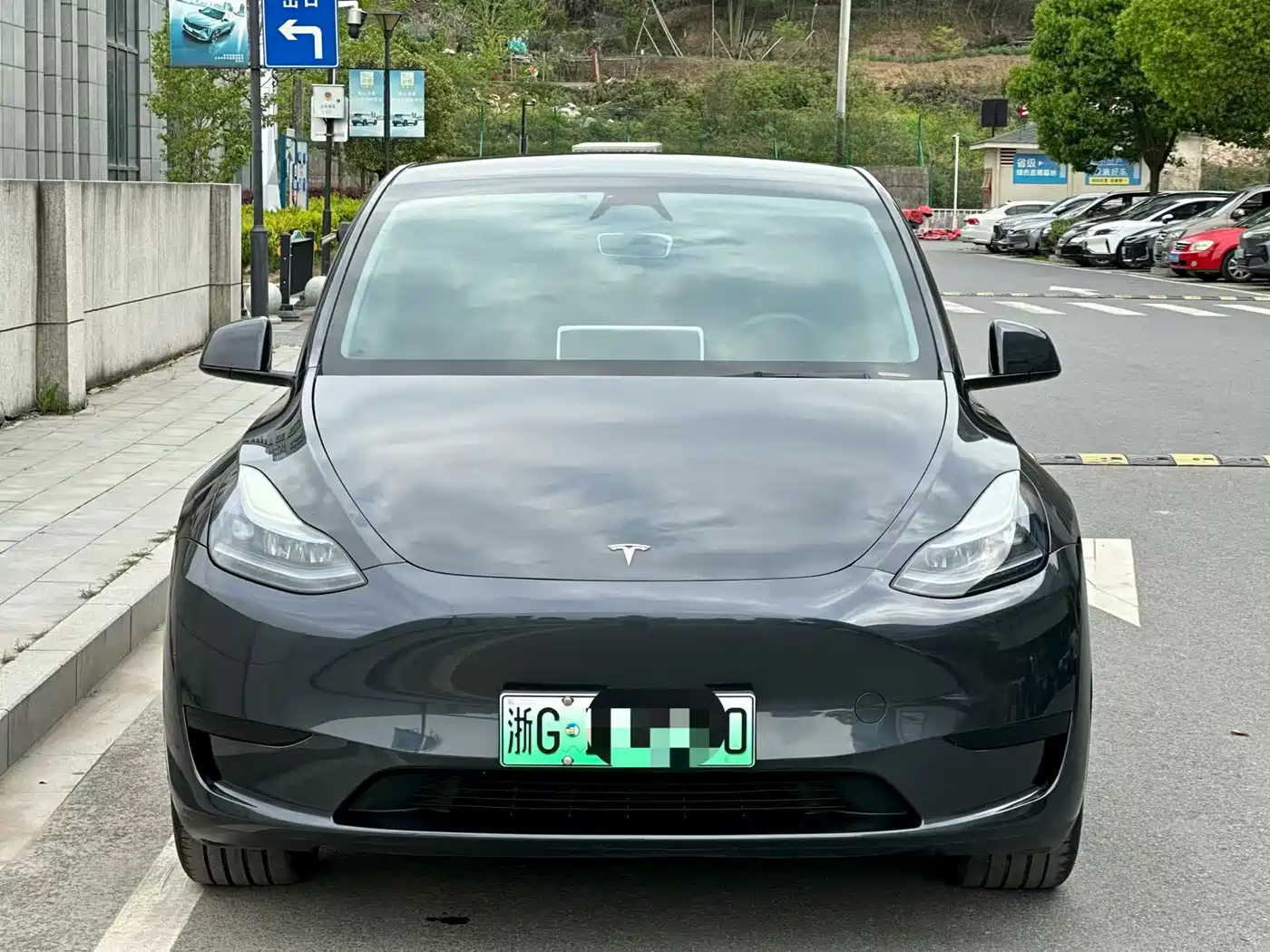 TESLA MODEL Y