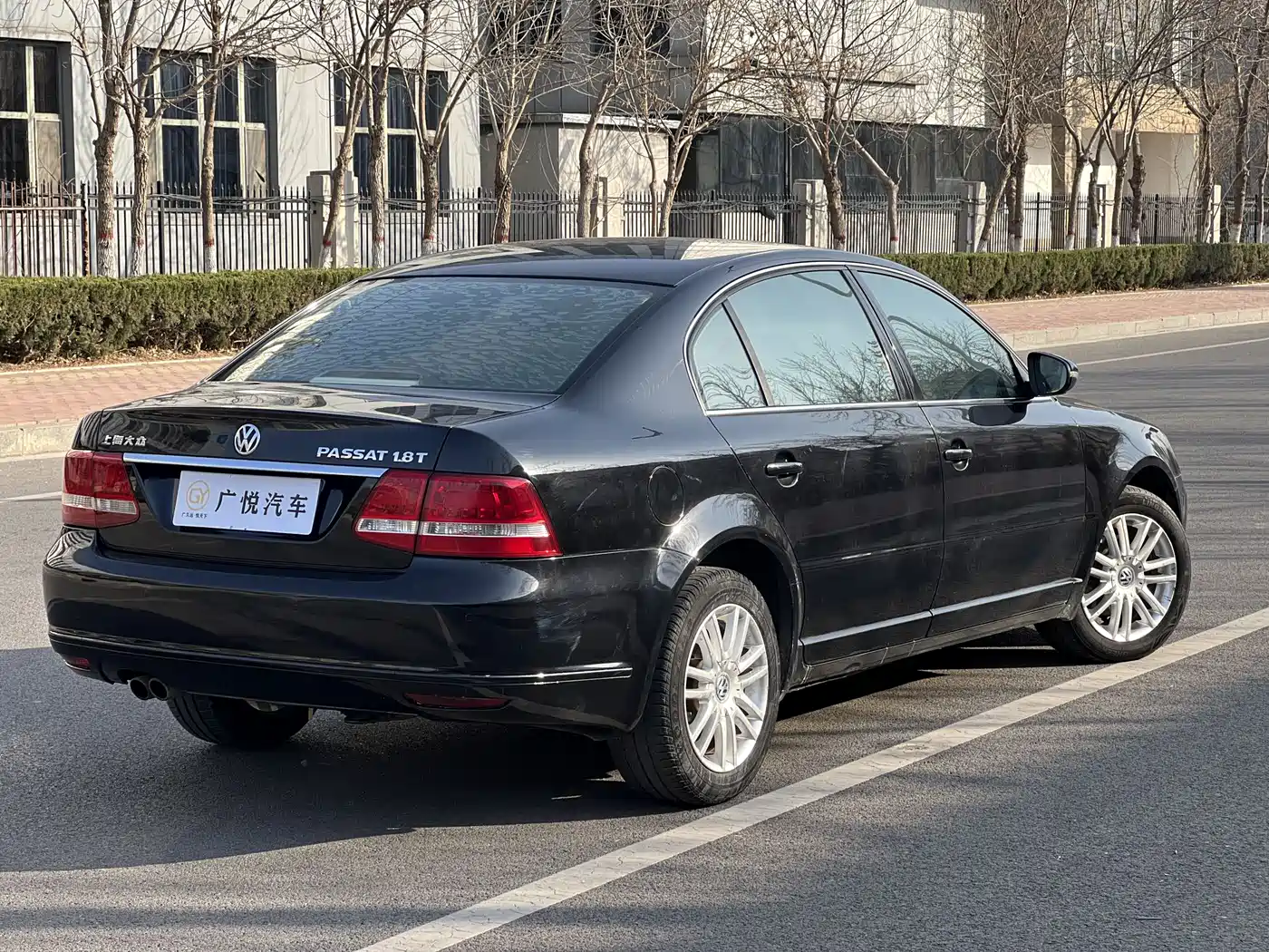 Volkswagen Passat Lingyu 2011 1.8T Automatic Premium фото 3