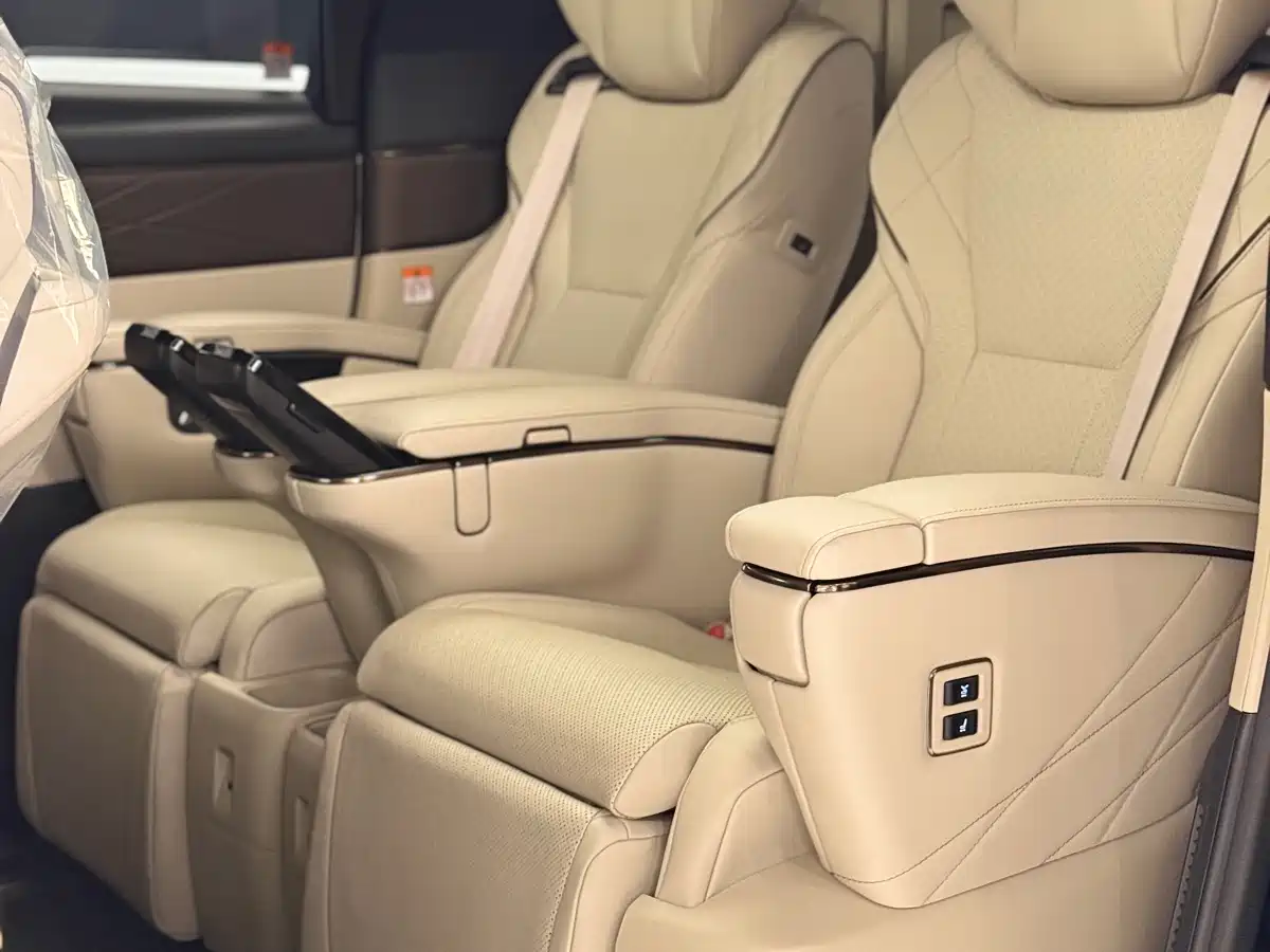 Toyota Vellfire 2024 Crown Hybrid 2.5L Executive Premium Edition фото 5