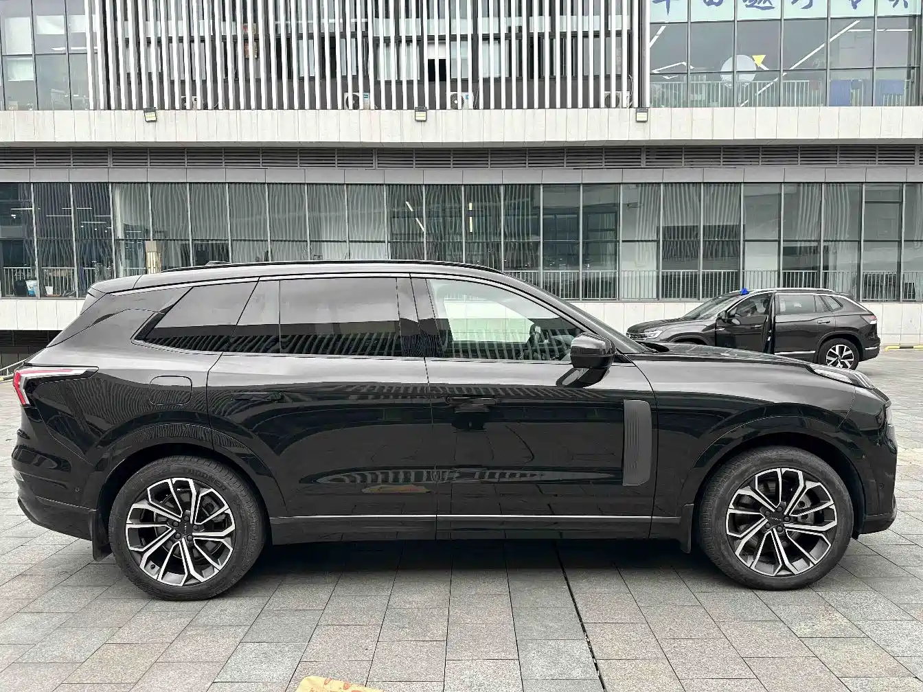 Lynk & Co 09 EM-P 2023 2.0TD EM-P Voyage PM 7-Seater фото 32