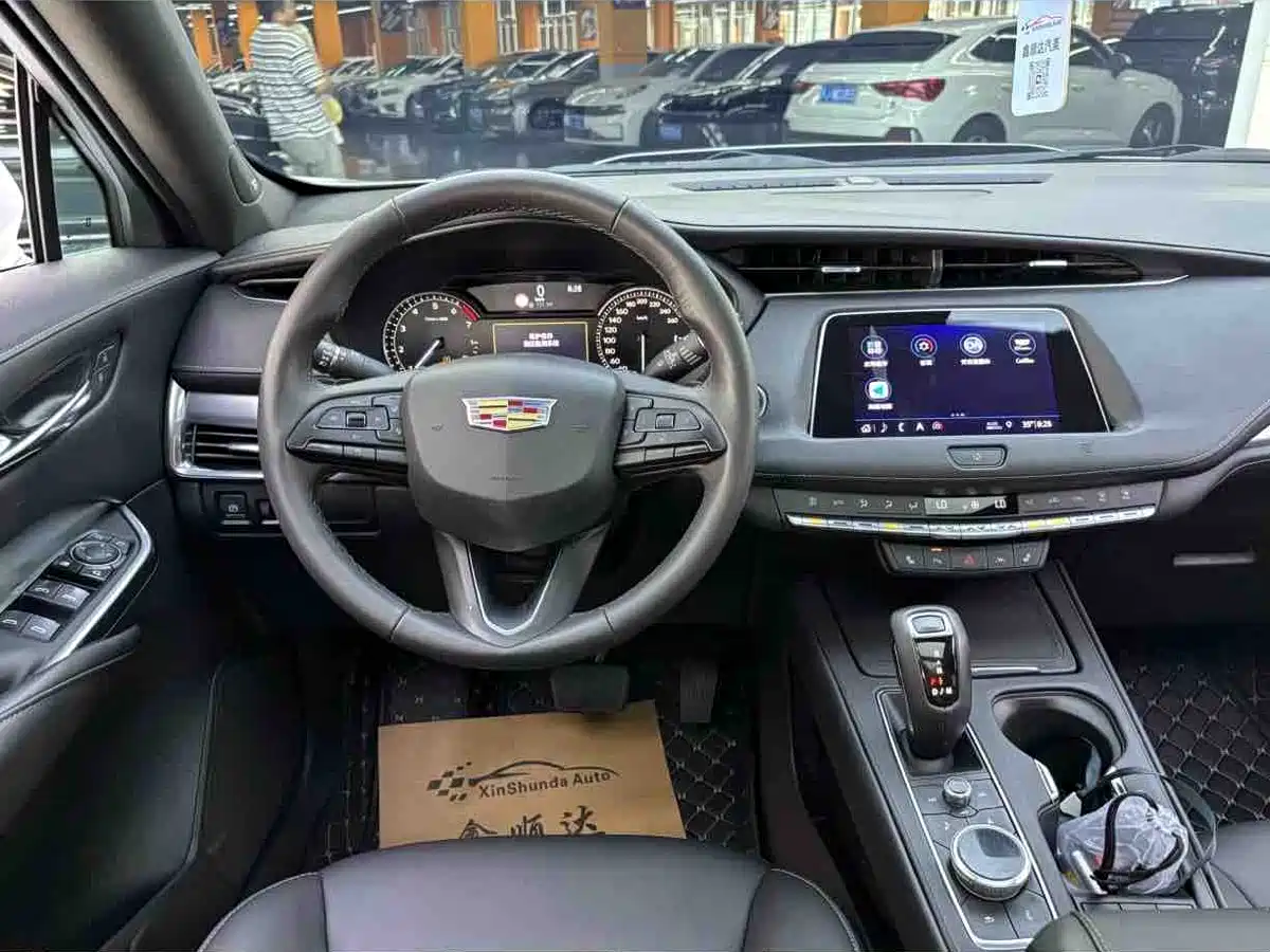 Cadillac XT4 2018 Model 28T 4WD Leading фото 9