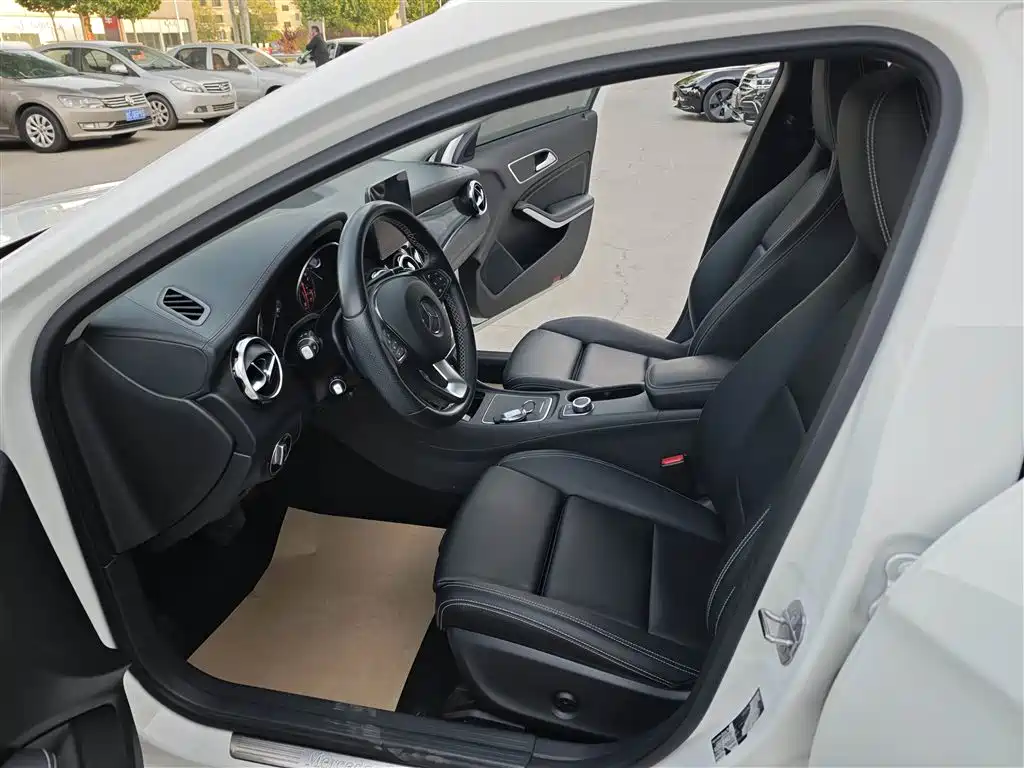 Mercedes-Benz GLA 2018 GLA 200 Fashion фото 7