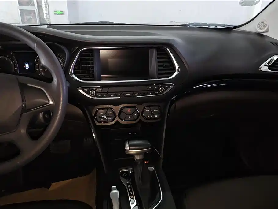 GAC Trumpchi Trumpchi GS4 2017 200T G-DCT 2WD Comfort фото 13