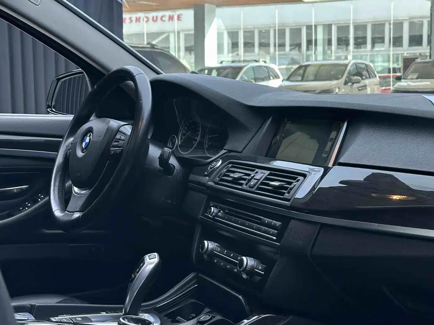 BMW 5 Series 2014 525Li Luxury Design Package фото 8