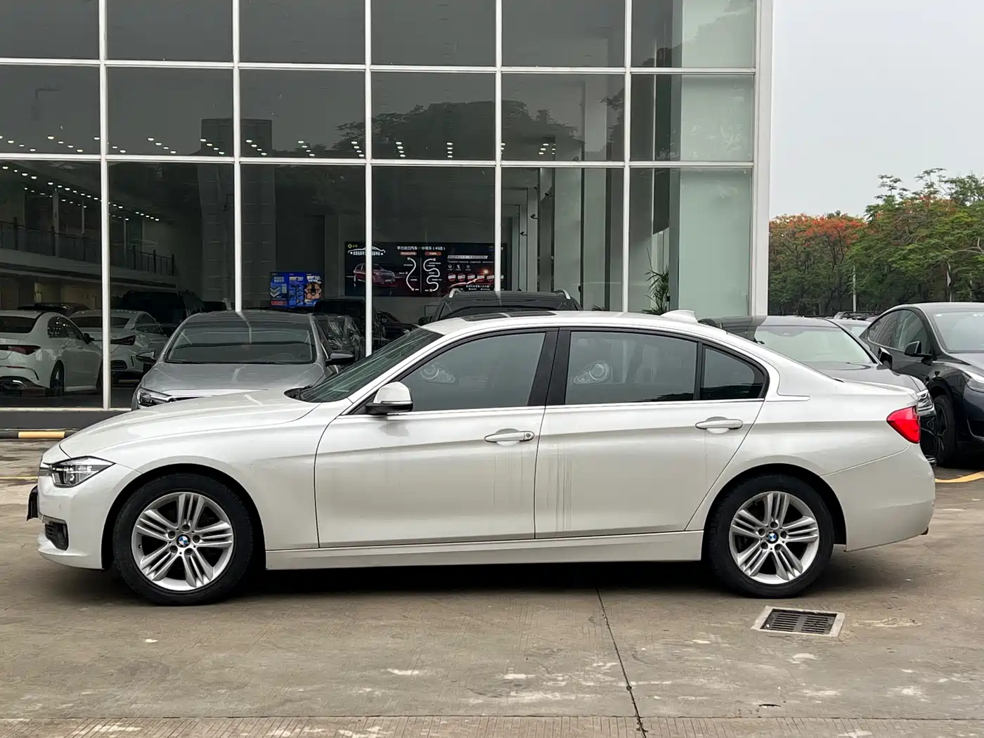 BMW 3 Series 2016 320Li Progressive фото 3