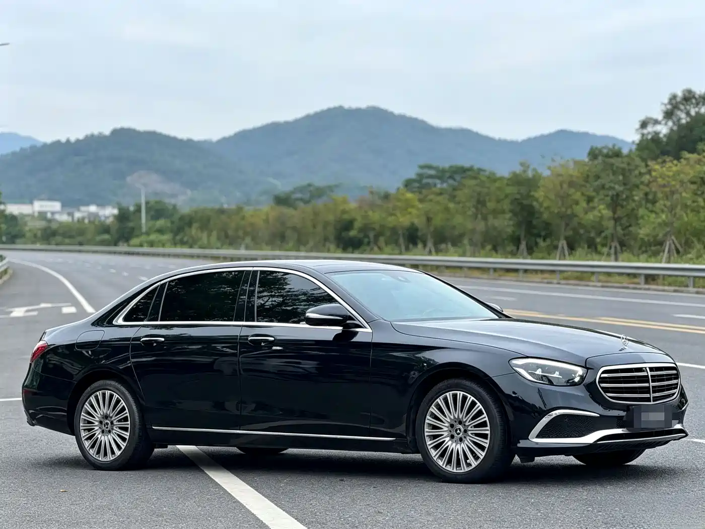 Mercedes-Benz E-Class 2021 E 300 L Fashion фото 3