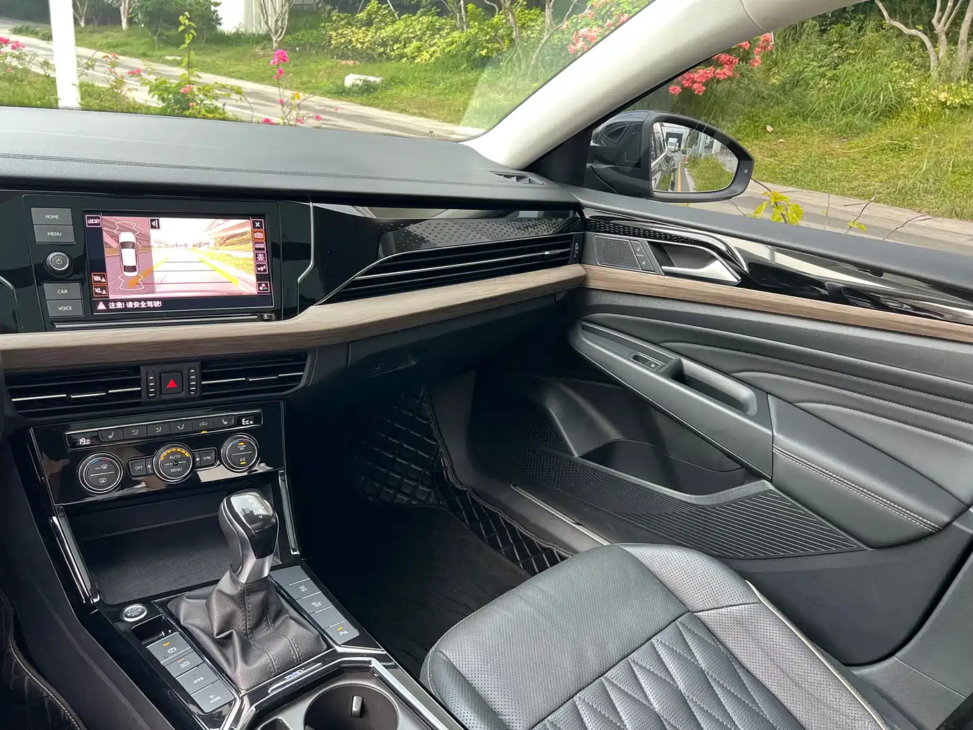 Volkswagen Passat New Energy 2019 430PHEV Hybrid Luxury Edition фото 18