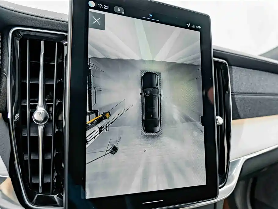 VOLVO S90