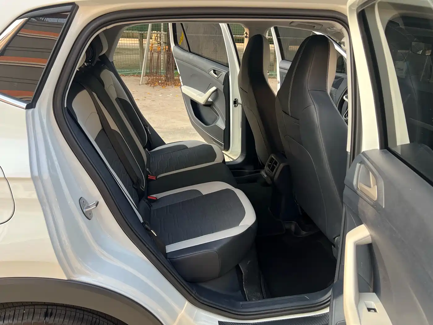 Volkswagen Tharu 2025 2025 Model Rising Star 300TSI Aspiration Edition