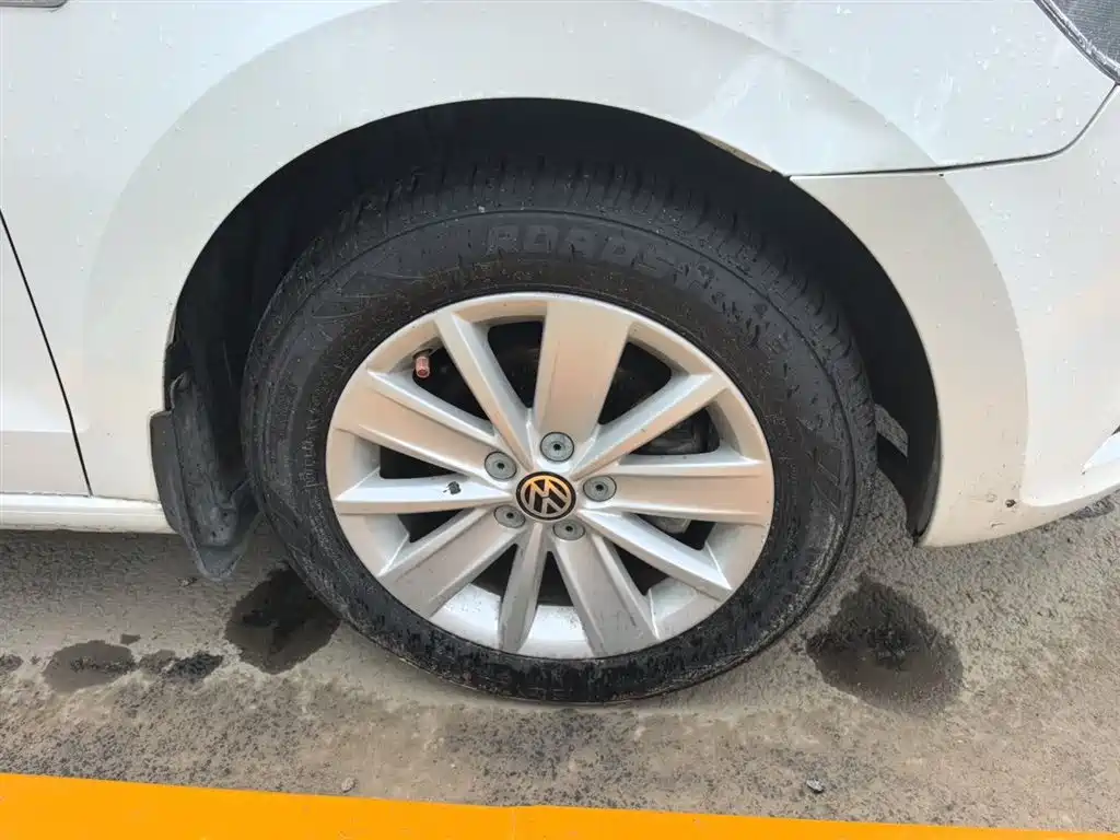 Volkswagen Jetta 2013 1.6L Manual Comfort фото 26